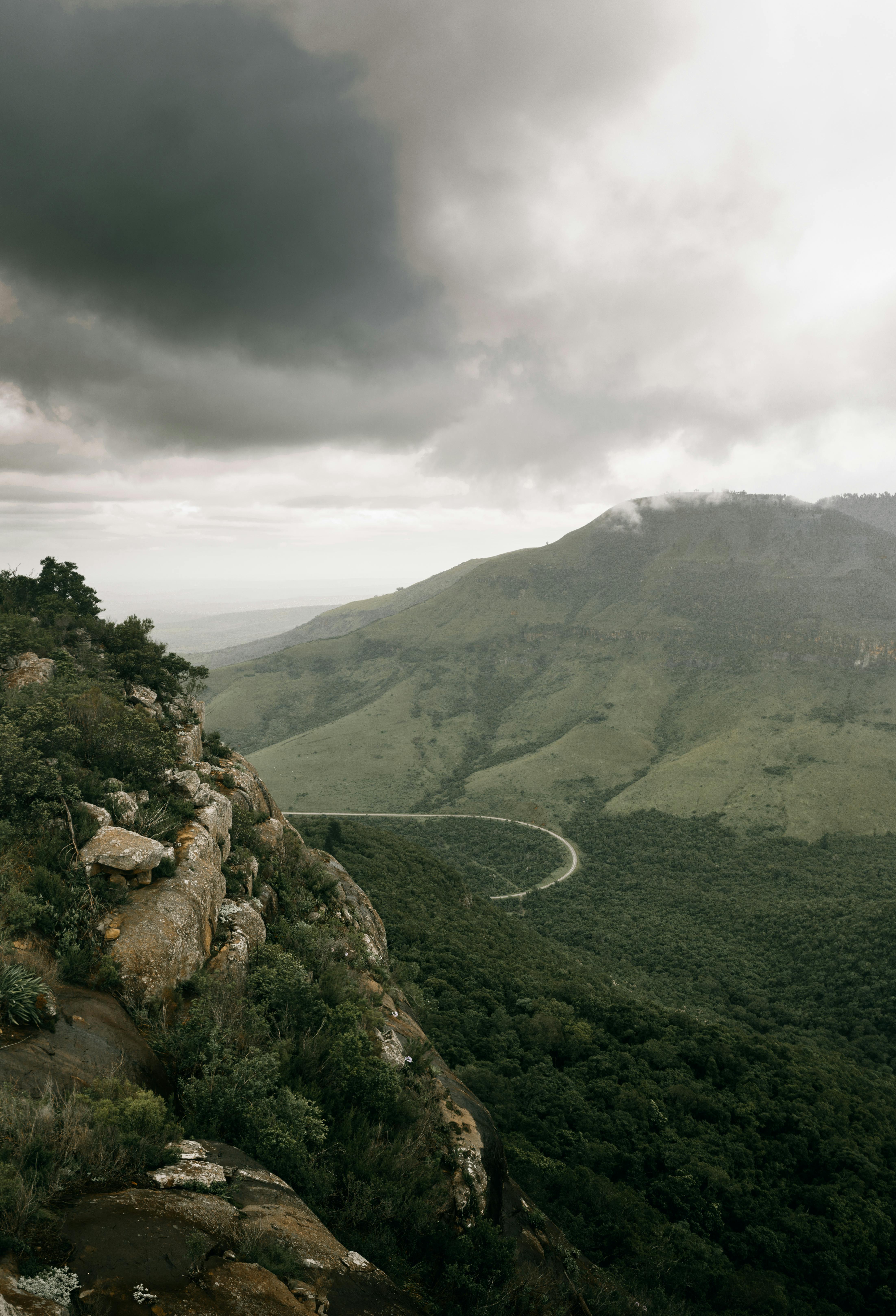 重庆一商圈打造“雪山小镇” 游人邂逅浪漫冬日“雪景” - 图片1